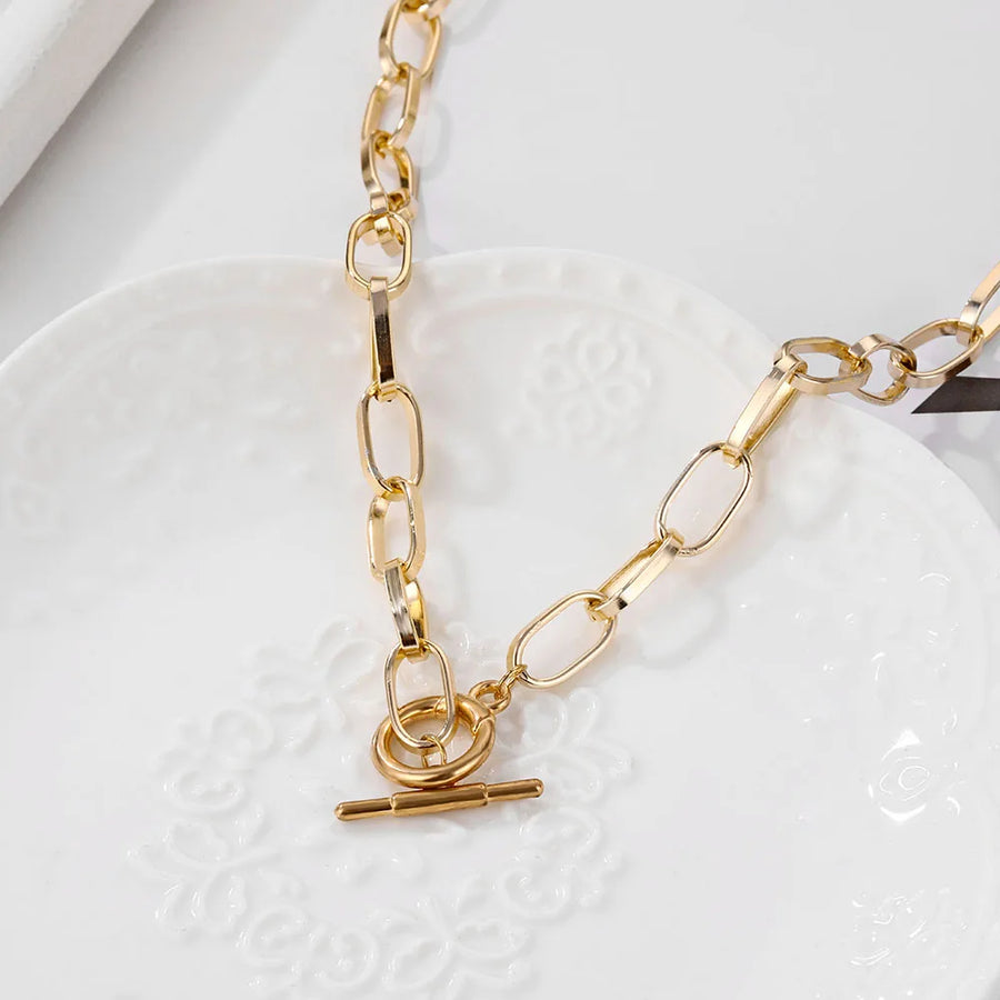 Thick Chain Toggle Clasp Necklace